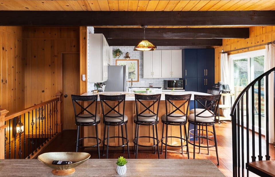 Sunshine streams into this stunning kitchen, ready for your next adventure. Soaking up the vibes! ✨