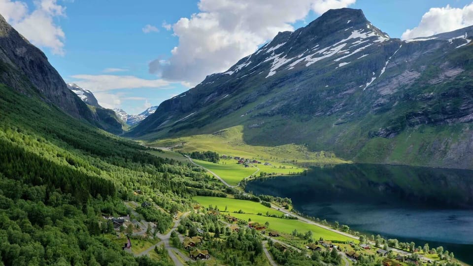 The cabin is located in the bottom of this photo