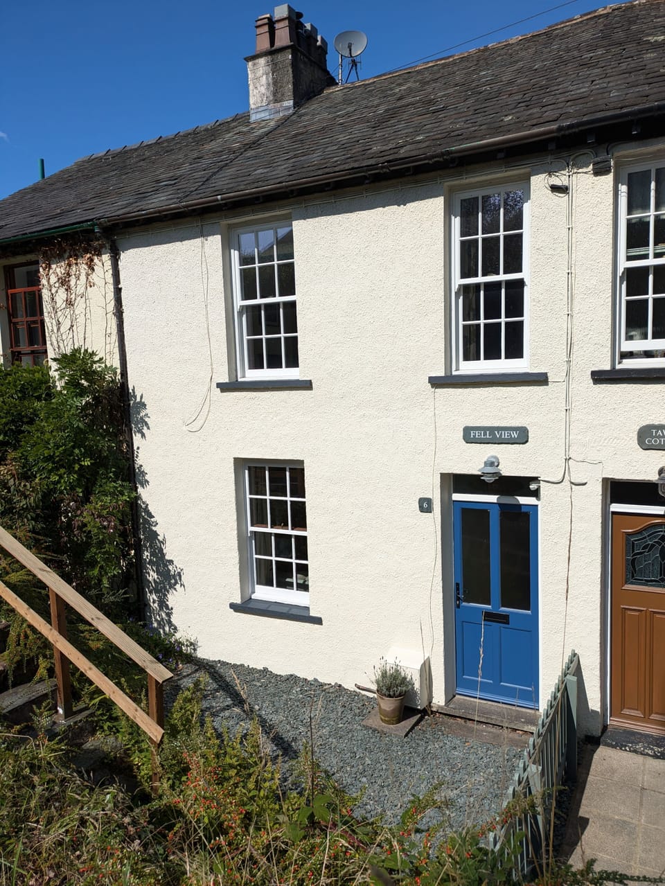 A pretty cottage facade