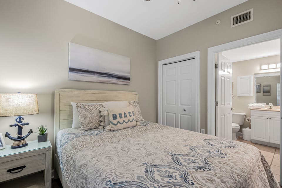 2nd Bedroom with a Queen Bed