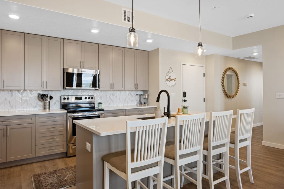 Condo, 3 Bedrooms | Private kitchen | Fridge, oven, stovetop, coffee/tea maker