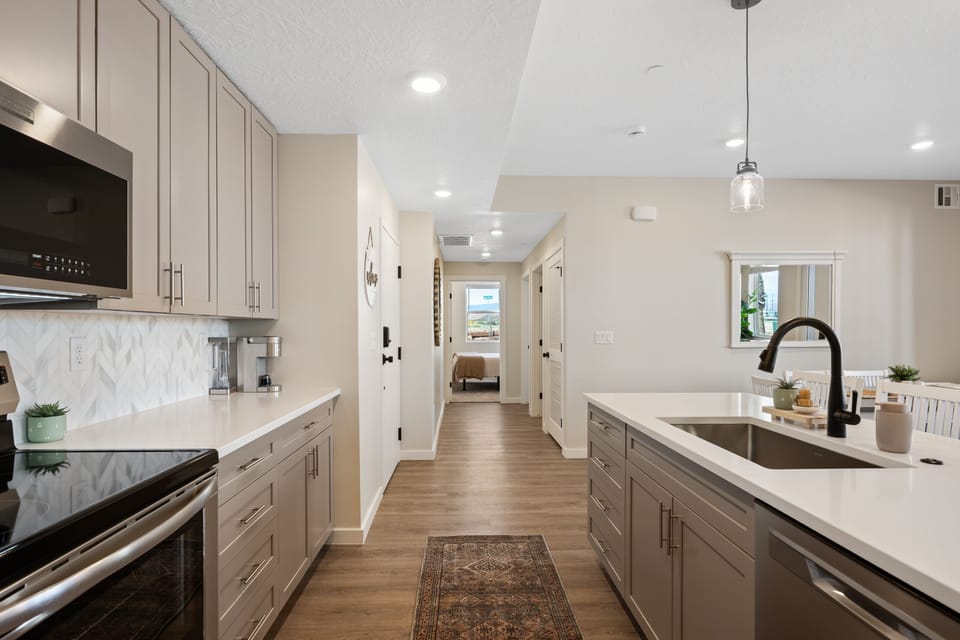 Condo, 3 Bedrooms | Private kitchen | Fridge, oven, stovetop, coffee/tea maker