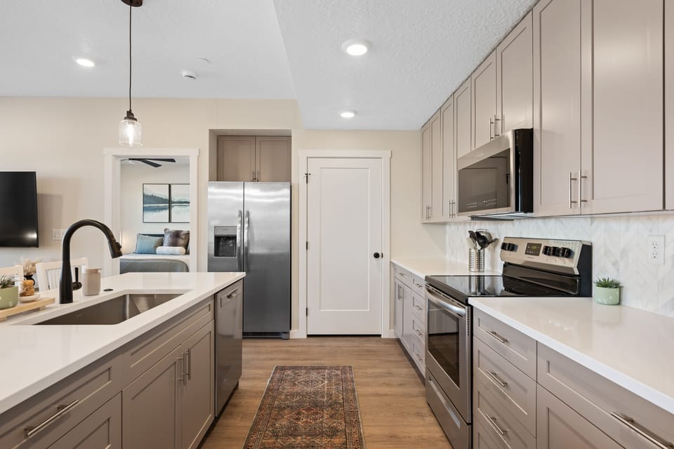 Condo, 3 Bedrooms | Private kitchen | Fridge, oven, stovetop, coffee/tea maker