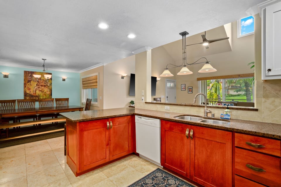 Condo, 5 Bedrooms | Private kitchen | Coffee/tea maker, fridge, oven, toaster