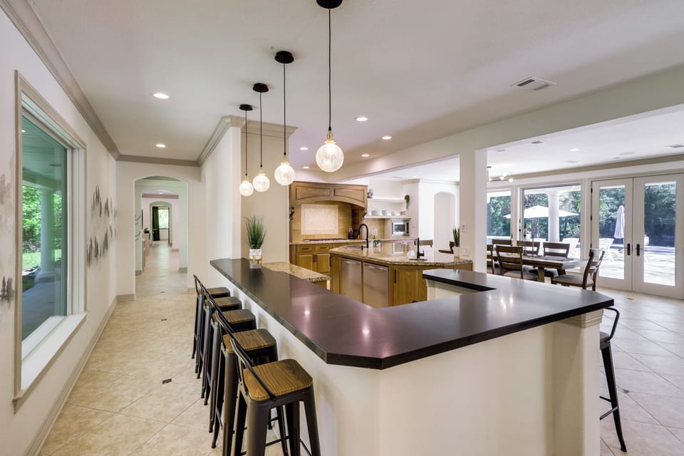 House (6 Bedrooms) | Interior