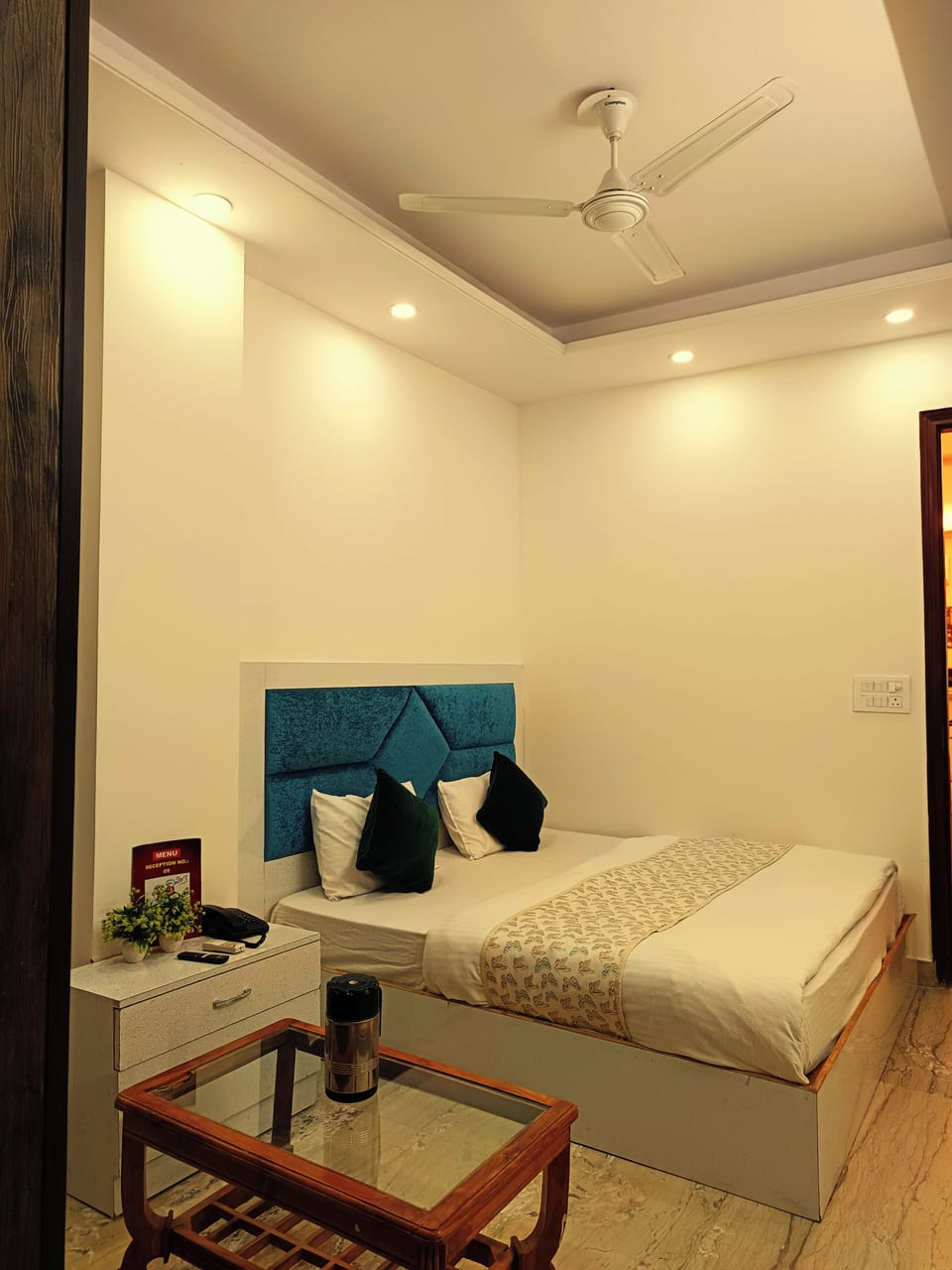 Business Room, City View | Individually decorated, desk, laptop workspace, soundproofing