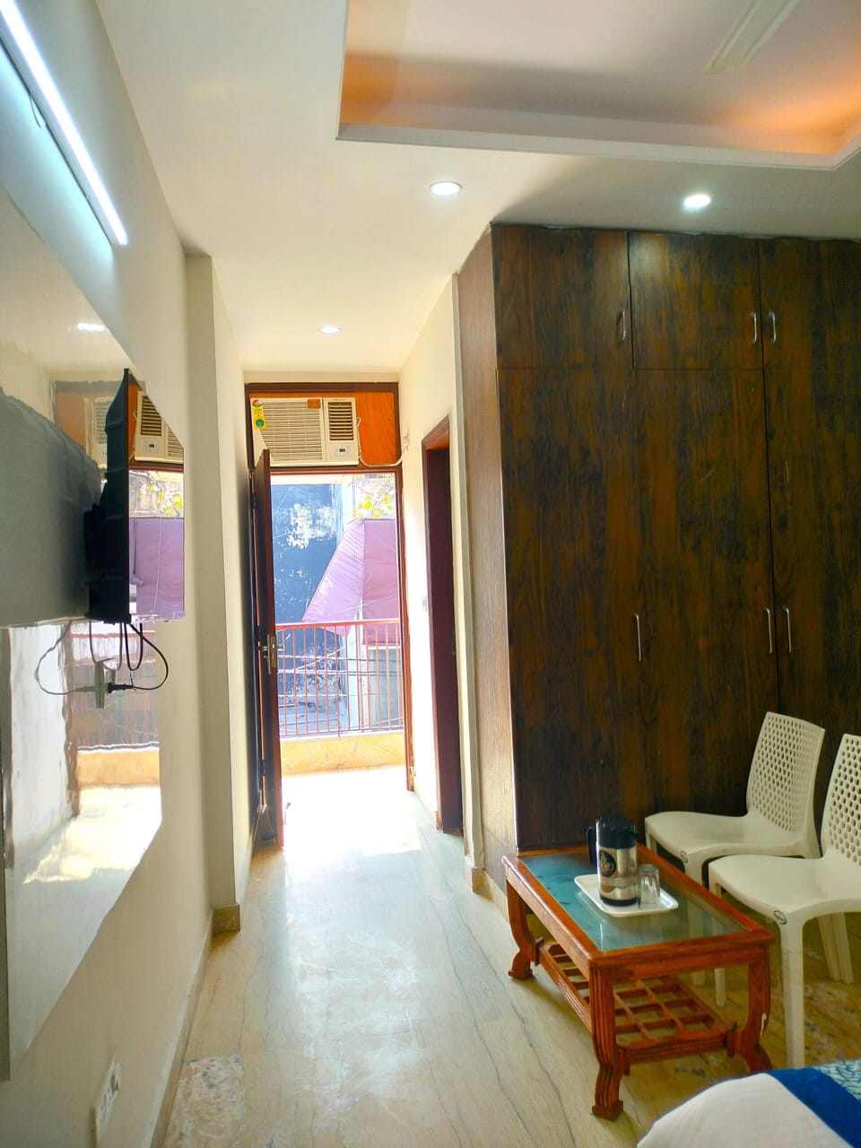 Business Room, City View | Individually decorated, desk, laptop workspace, soundproofing