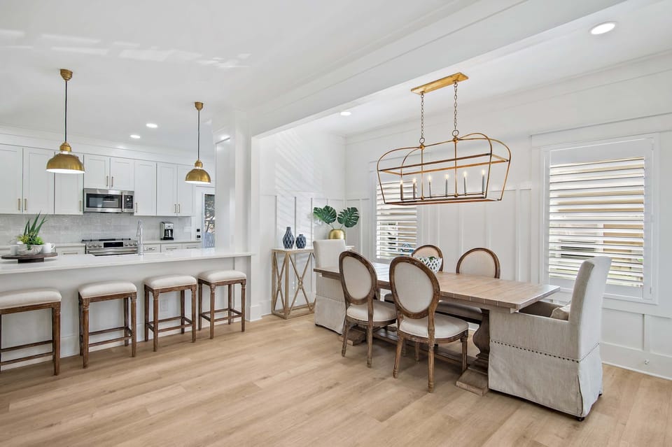 Nearby breakfast bar seating for 4