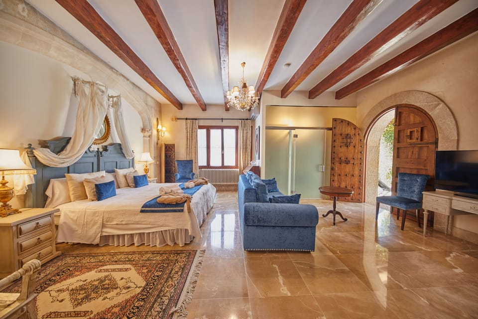 Junior Suite, Terrace | Premium bedding, in-room safe, individually decorated, desk