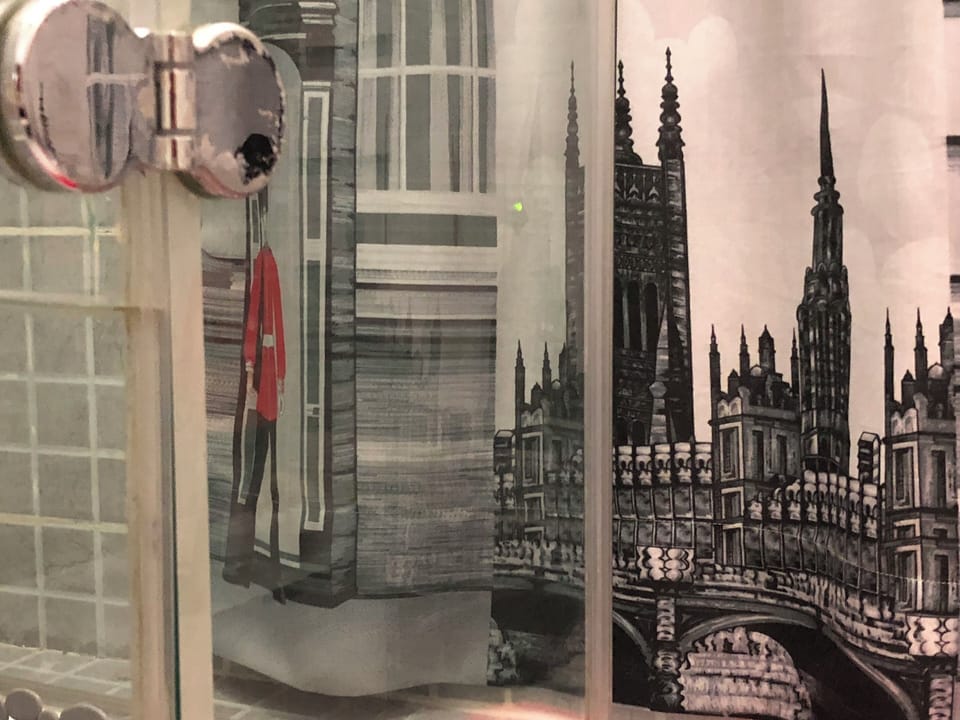 City Apartment | Bathroom | Shower, hair dryer, bathrobes, towels