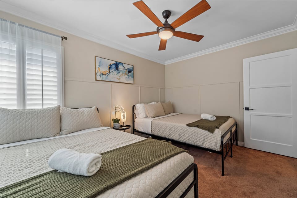 Double Queen Size Bedroom with Memory Foam Beds