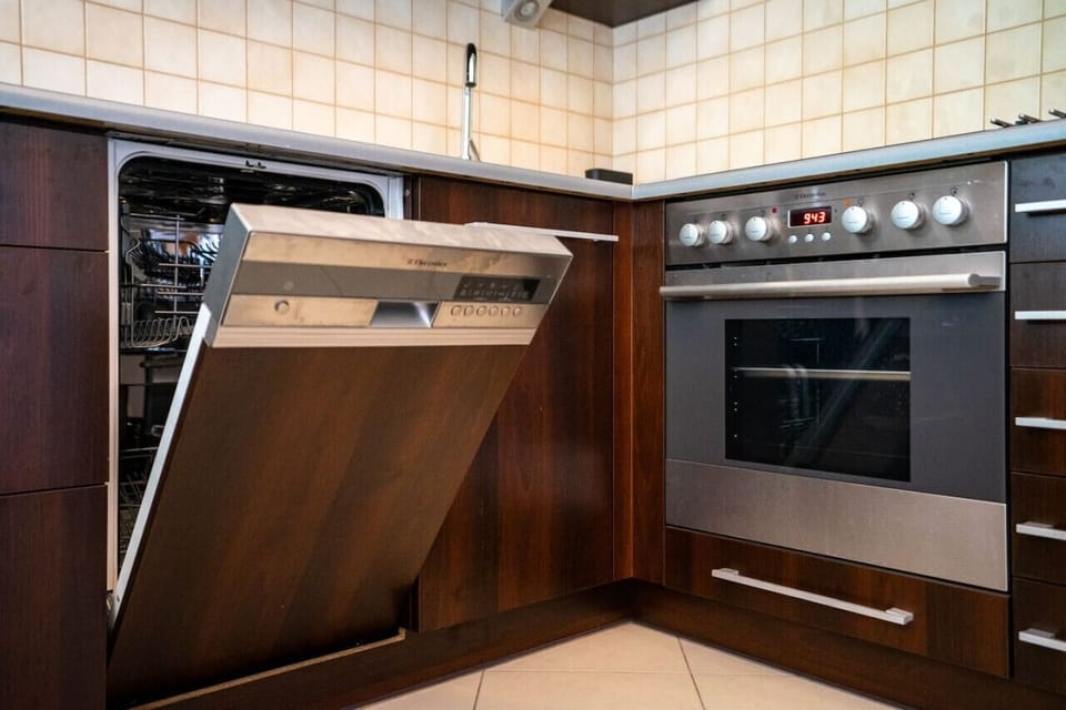 Kitchen Area - Book Now with RENTUJEMY.COM
