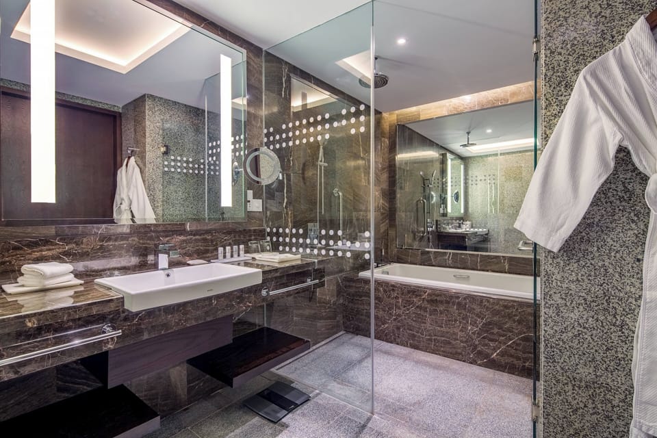 Separate tub and shower, deep soaking tub, rainfall showerhead