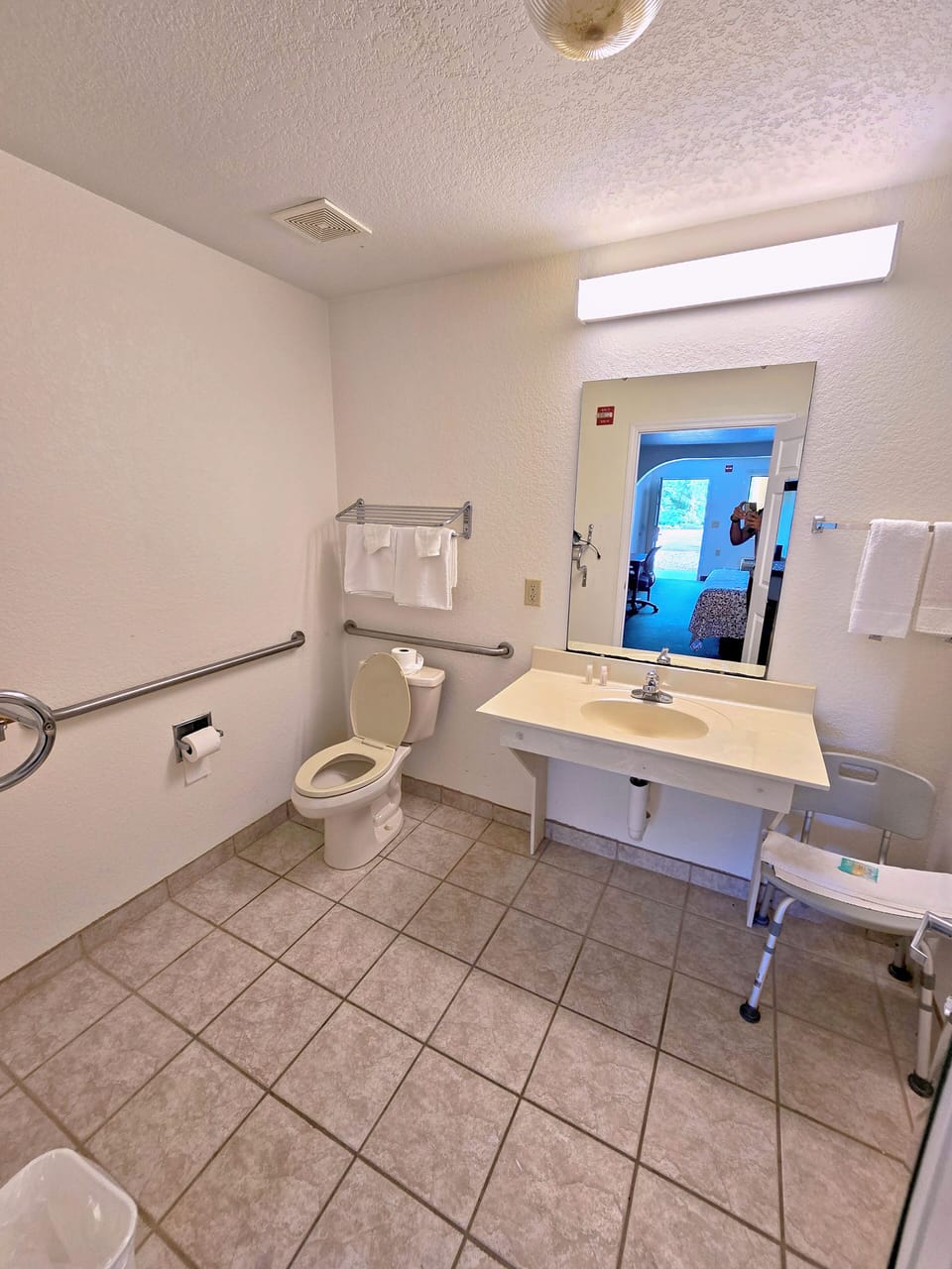 Towels, soap, shampoo, toilet paper