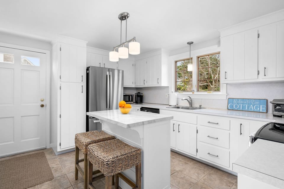 Side door entrance into kitchen