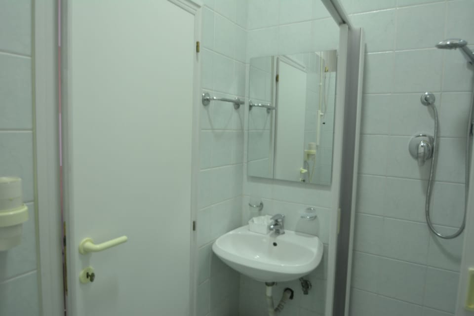 Classic Room | Bathroom | Bidet, soap, shampoo, toilet paper