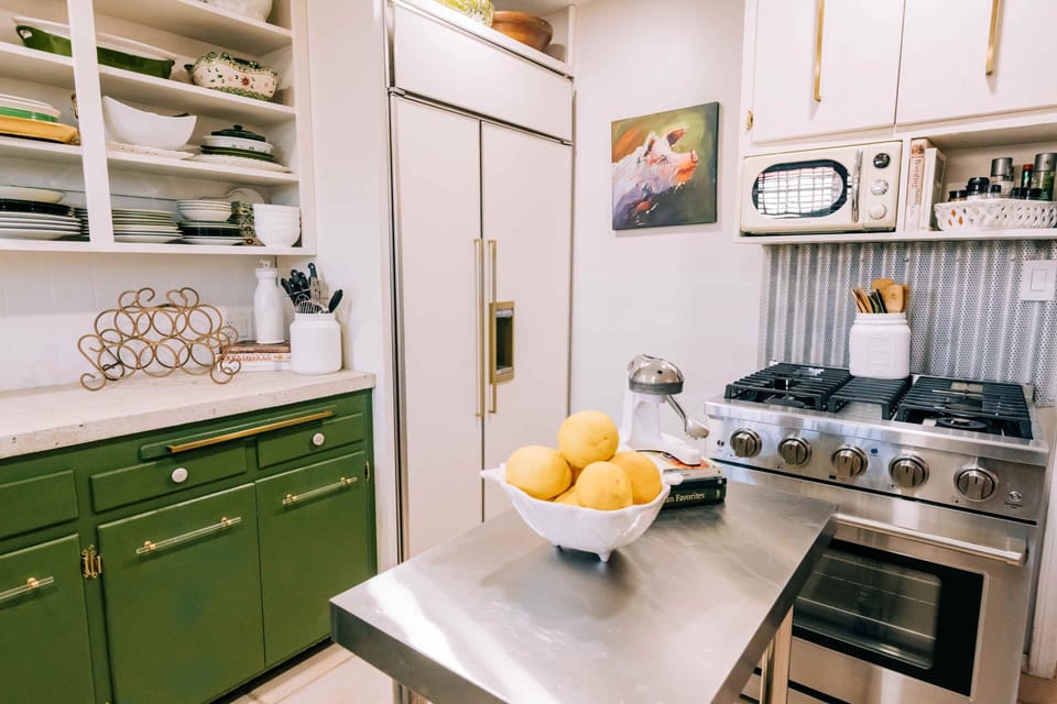Fully stocked cooking kitchen with gas stove!