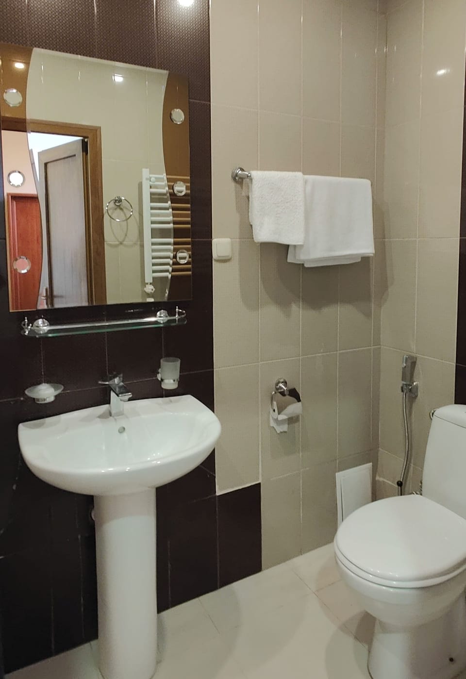 Comfort Room | Desk, laptop workspace, soundproofing, free WiFi
