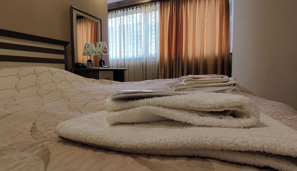 Luxury Room | Desk, laptop workspace, soundproofing, free WiFi
