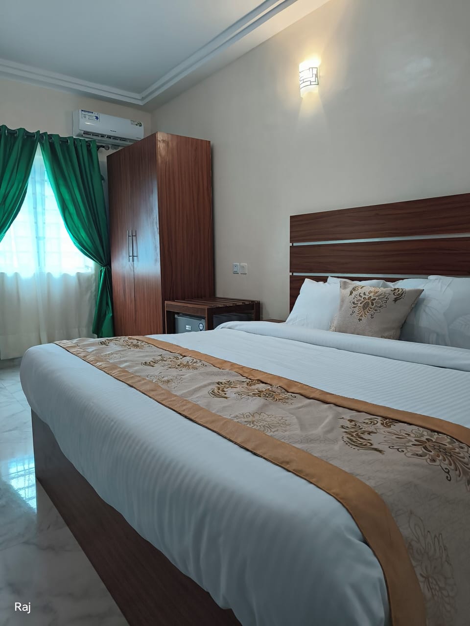 Exclusive Suite | Individually furnished, desk, free WiFi