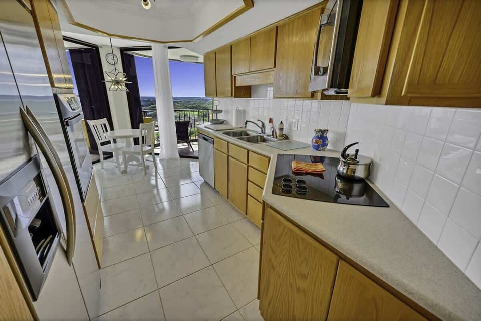 Large Kitchen Area, Beautifully Decorated
