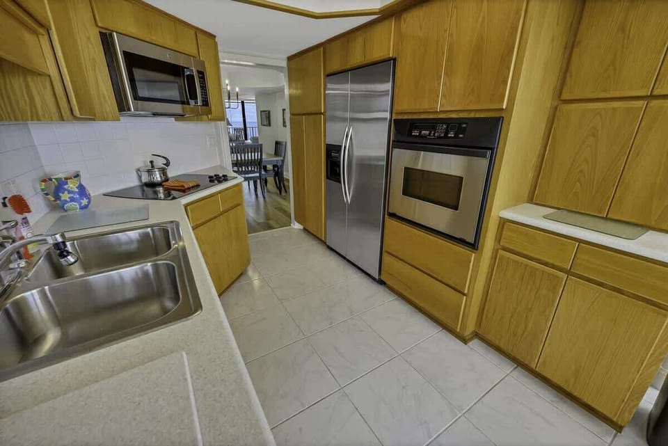 Large Kitchen Area, Beautifully Decorated