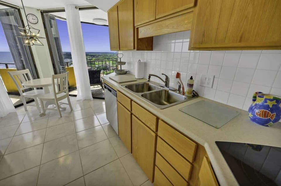 Large Kitchen Area, Beautifully Decorated