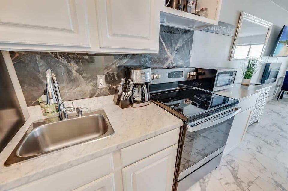 Fully Remodeled Kitchen Area, Beautifully Decorated