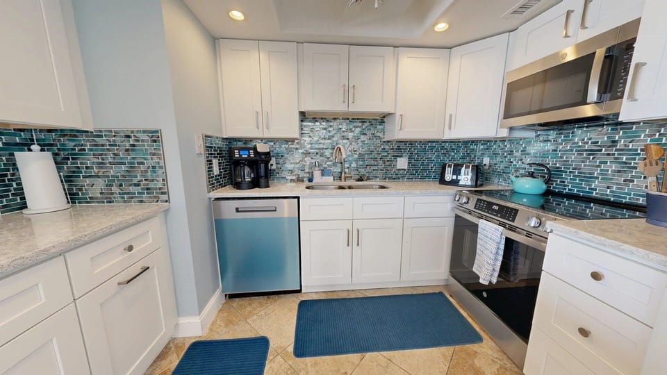 Kitchen is Fully stocked for all your cooking needs.
Coffee Pot/Keurig Combo.