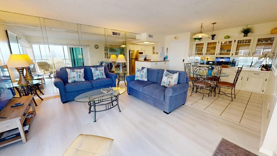 Spacious Livingroom