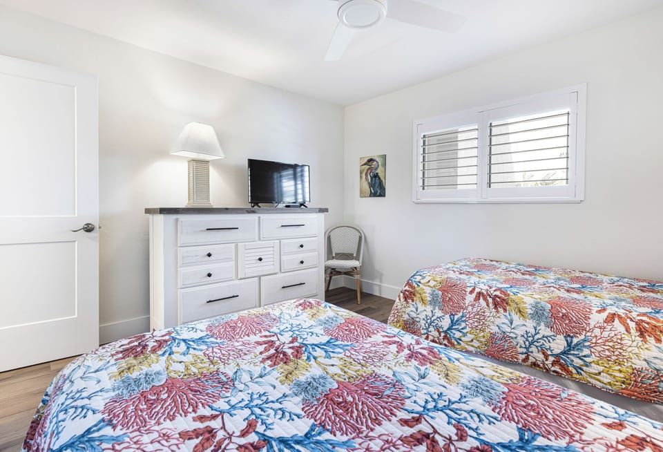 GUEST BEDROOM WITH 2 TWINS