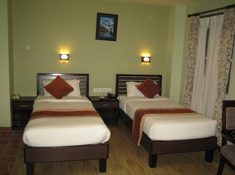 Deluxe Twin Room, Mountain View | Laptop workspace, soundproofing, free WiFi
