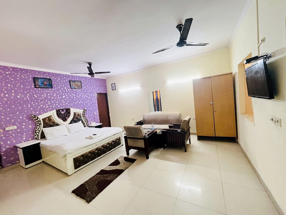 Deluxe Double Room, City View | Desk, soundproofing, free WiFi