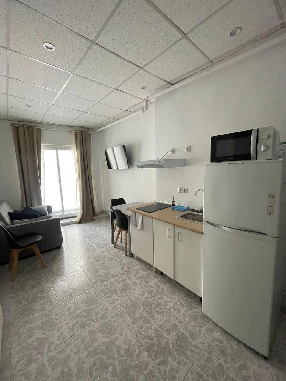 Standard Studio | Private kitchen | Shared fridge, microwave