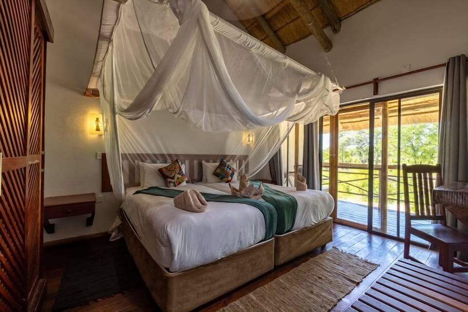 Standard Room, Balcony | Desk, laptop workspace, bed sheets