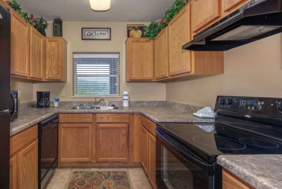 3 Bedroom Pigeon Forge Vacation Condo Rental on River near Dolly