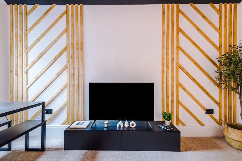 32-inch LED TV with digital channels, Netflix, streaming services