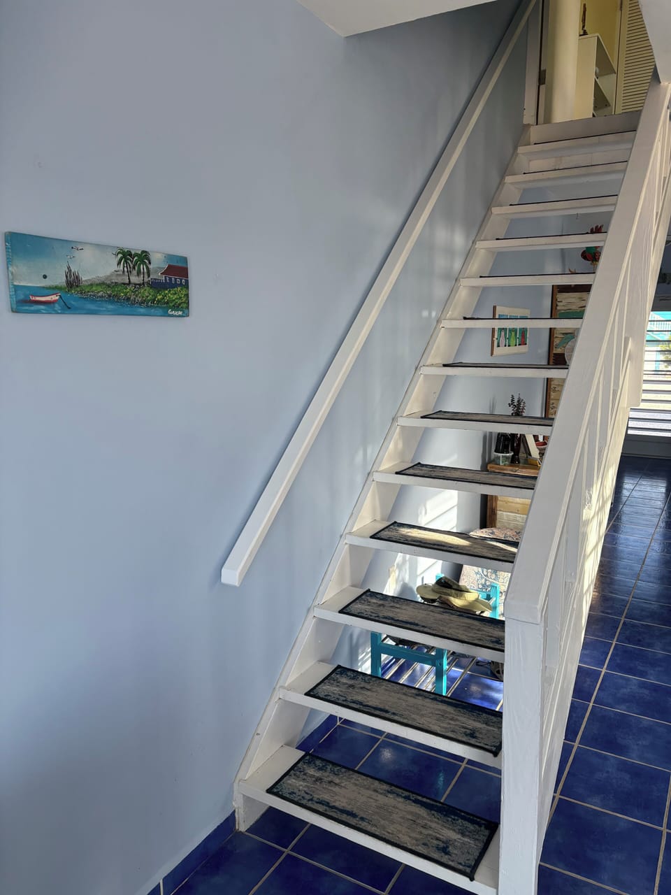 Safety railings on both sides 