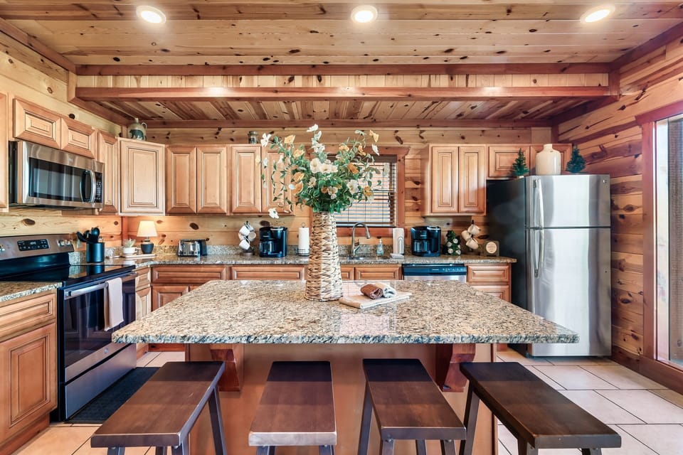 Kitchen w/ 2 fridges. Well stocked w/utensils,pots,pans for large group cooking