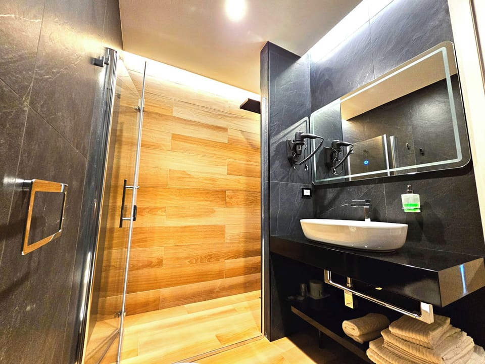 Minibar, in-room safe, desk, soundproofing