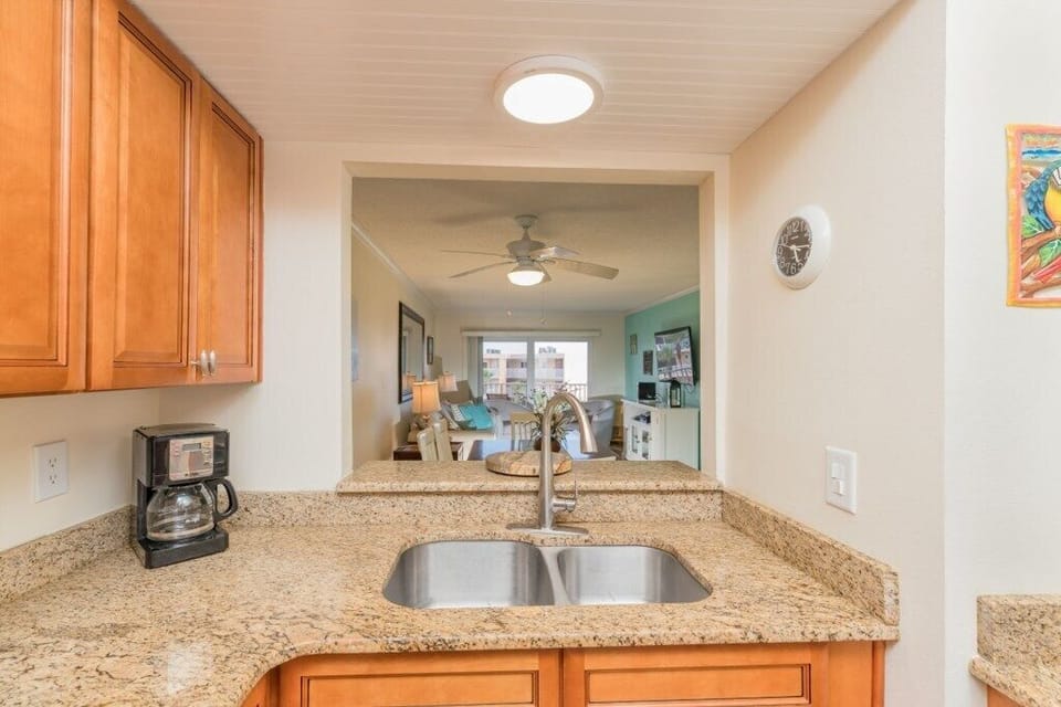 Condo, Multiple Beds, Balcony, Ocean View | Interior