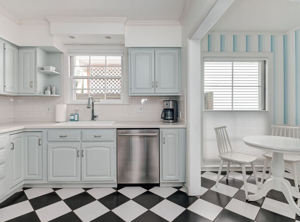 KITCHEN & BREAKFAST NOOK