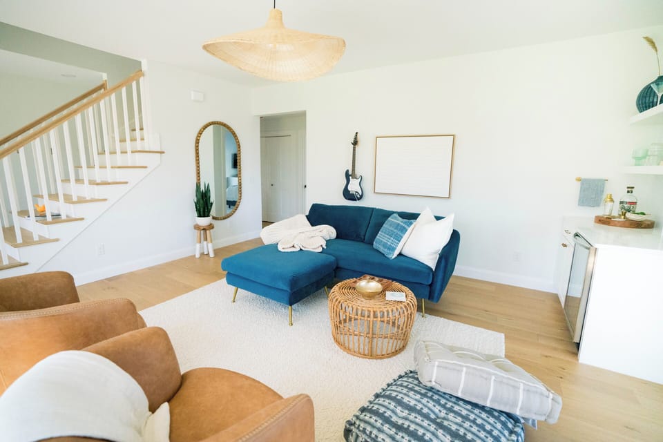 1st Floor Living w dry bar and gas fireplace