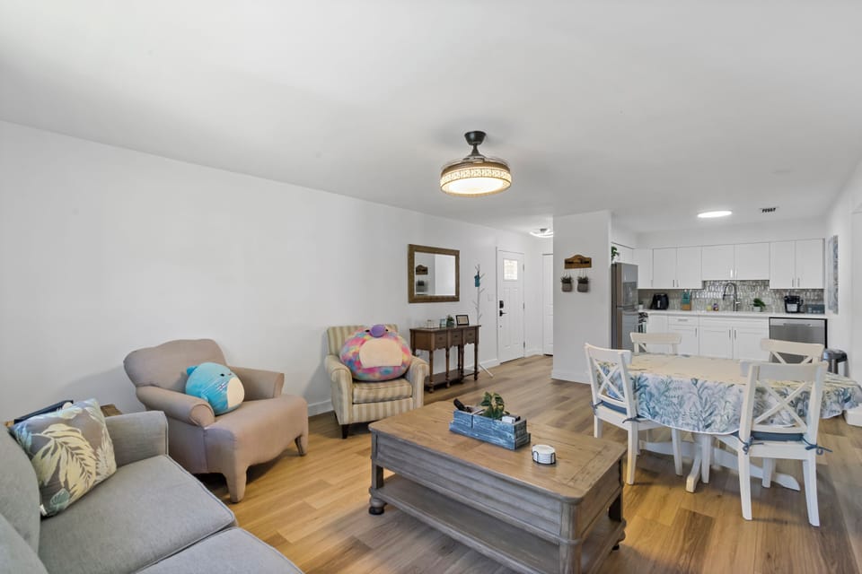 Entry way leads into open floor / Great room style - living, dining, kitchen.