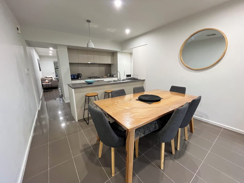 Executive Apartment | 2 bedrooms, blackout drapes, iron/ironing board, free WiFi
