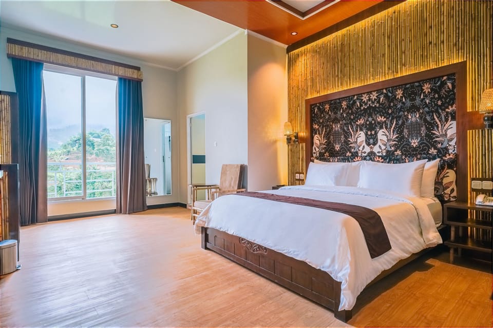 Deluxe Double Room | Desk, free WiFi, bed sheets