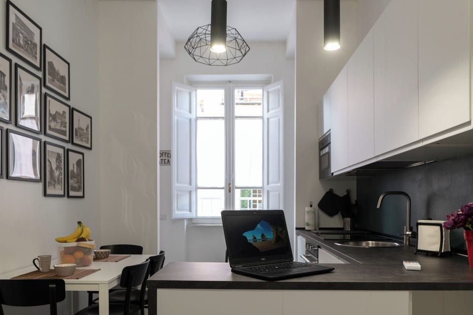 Full-size fridge, microwave, oven, stovetop