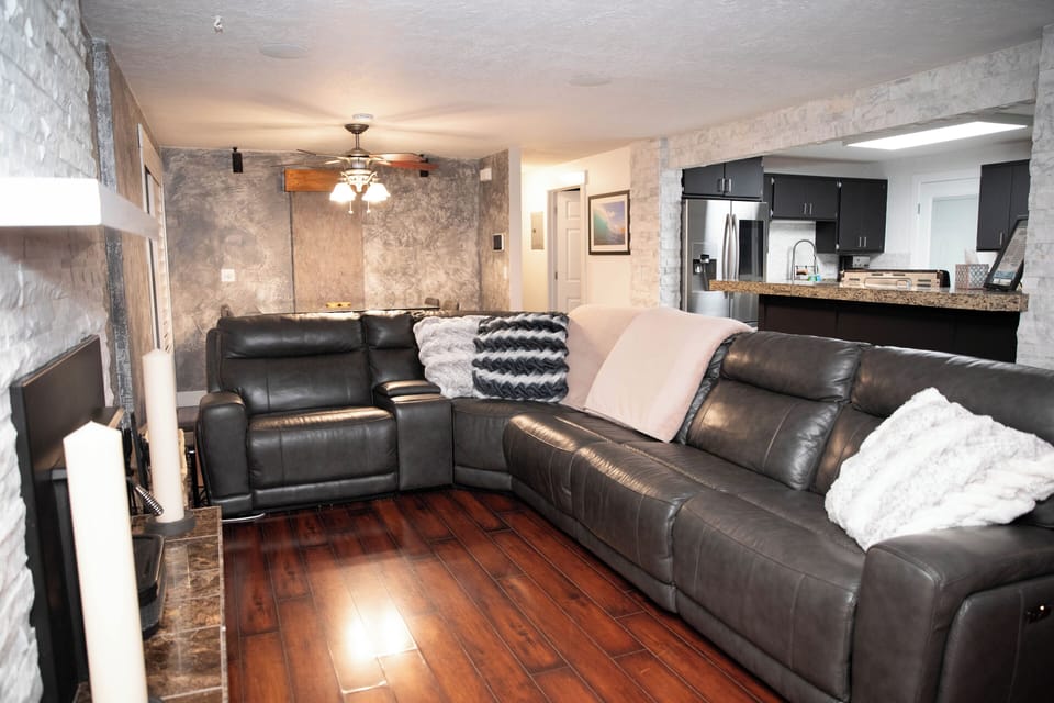 Living room w/extra cozy blankets, super soft pillows & wood burning fireplace