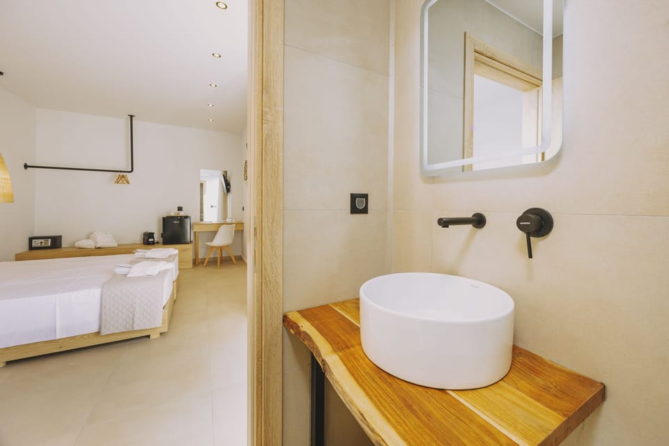 In-room safe, desk, soundproofing, free WiFi