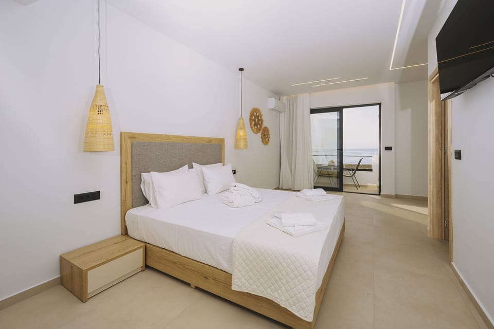 Double Room Sea View | In-room safe, desk, soundproofing, free WiFi